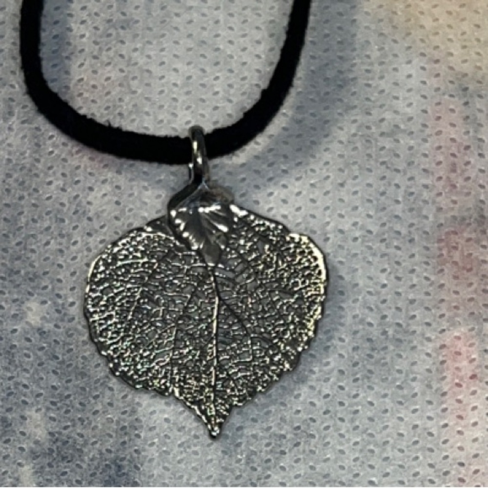 Silver Heart Leaf Pendant Necklace
